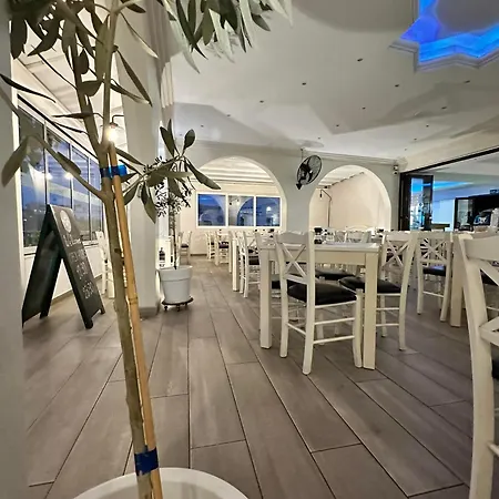 Castro Szálloda 3*
